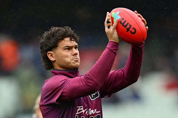 Lion Cam Rayner warms up at the MCG.