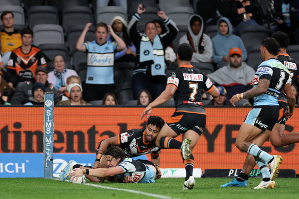 Sharks skipper Nicho Hynes dives over in the corner.