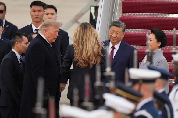「ライバルではなくパートナー」：トランプ大統領が壇上で待機する中、習近平氏がワシントンに到着