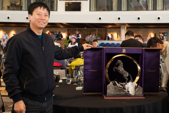 Chinese billionaire Yuesheng Zhang with The Everest trophy.