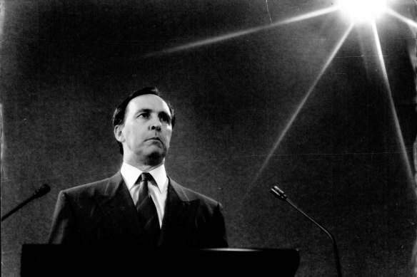Paul Keating, pictured in 1992, called redistributions “bloody awful things”.