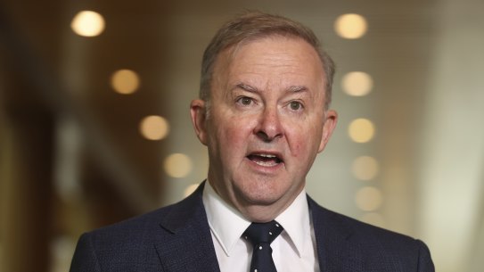Opposition Leader Anthony Albanese will announce an election promise to create a $15 billion innovation fund.
