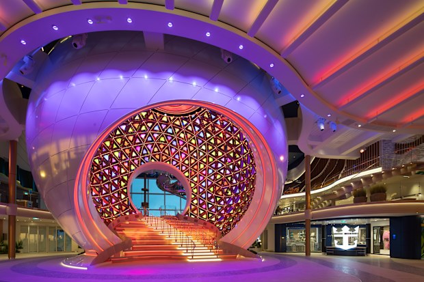 The Pearl - Deck 5/6 Midship Portside Legend of the Seas - Royal Caribbean International