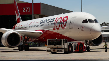 Qantas international flights