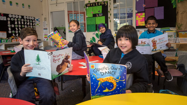Carlton Gardens Primary offers extra reading programs for children learning English as their second language. 