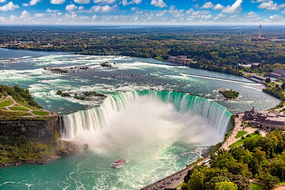 If you are visiting Niagara Falls, check out Hi-Lite Restaurant.