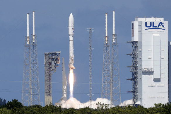 An Atlas 5 rocket with the Amazon’s Project Kuiper Protoflight spacecraft lifts off from Space Launch Complex-41 at Cape Canaveral, Florida.