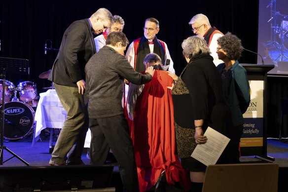 Former Sydney archbishop Glenn Davies was sworn in as the bishop of the breakaway Diocese of the Southern Cross on Thursday