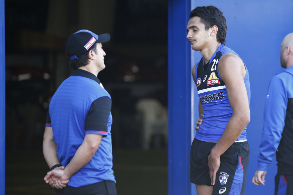 Luke Beveridge speaks with Jamarra Ugle-Hagan in 2021.