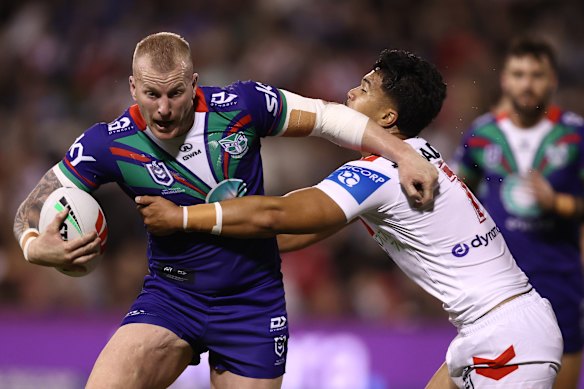 Mitchell Bennett can’t quite break free against the Dragons.