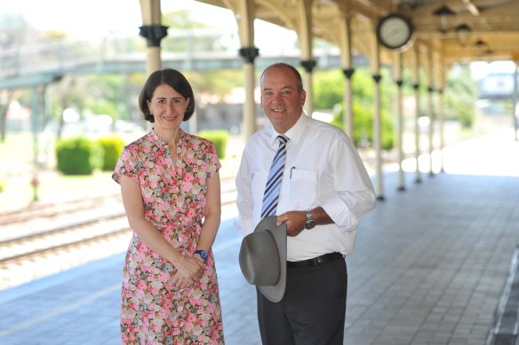 Gladys Berejiklian, the then-NSW minister for transport, with then-Wagga Wagga MP Daryl Maguire in his electorate in 2015.