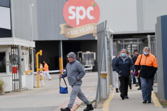 Employees changing shift at SPC Ardmona plant in Shepparton.
SPC has introduced a compulsory vaccine policy for all its employees.