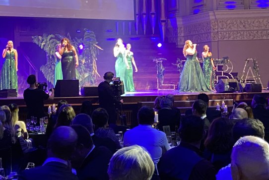 The Seven Sopranos sing Queen’s “We Are the Champions” at the 2022 Lord Mayor’s Business Awards.
