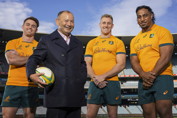 Eddie Jones with Melbourne Rebels players Andrew Kellaway, Rece Hodge and Pone Fa’amausili. 