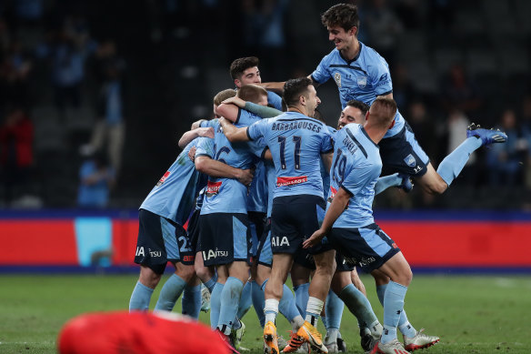 Sydney celebrate winning the grand final. 