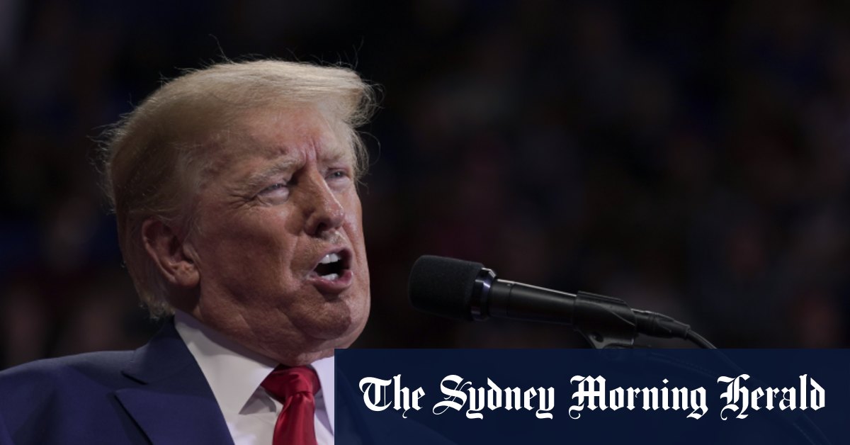 Trump, baskından bu yana düzenlenen ilk mitingde FBI’ı yolsuzluk ve seçimlere müdahale etmekle suçluyor