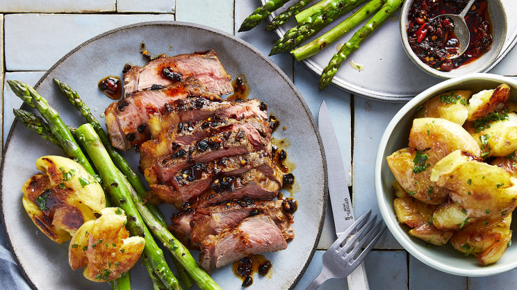 RecipeTin Eats was almost too embarrassed to share her incredibly simple go-to dinner with crispy chilli oil-image