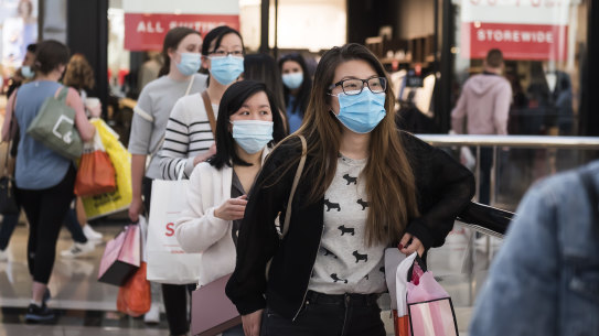 Masked shoppers hit up the Boxing Day sales in Melbourne.
