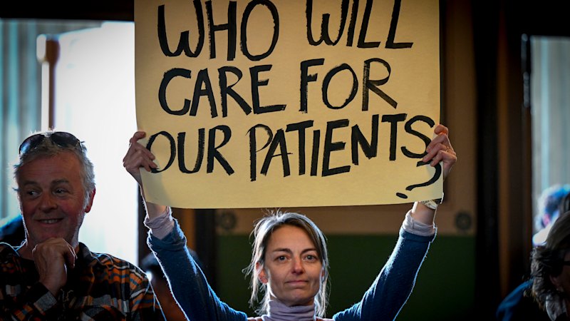 More health centre closures planned as calls to save cohealth grow