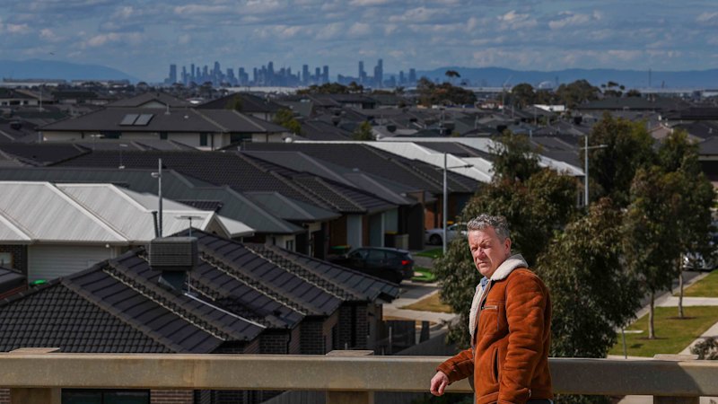 Labor pledges to curb Melbourne’s urban sprawl as planners question future housing strategy