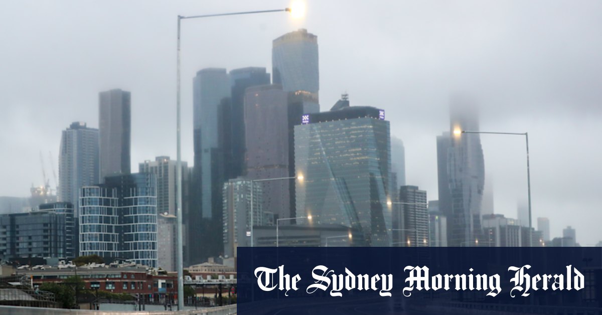Soaking start for Melbourne, rain forecast through the week