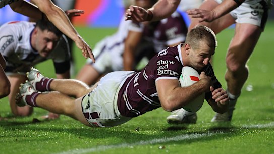 Lachlan Croker bags a try.