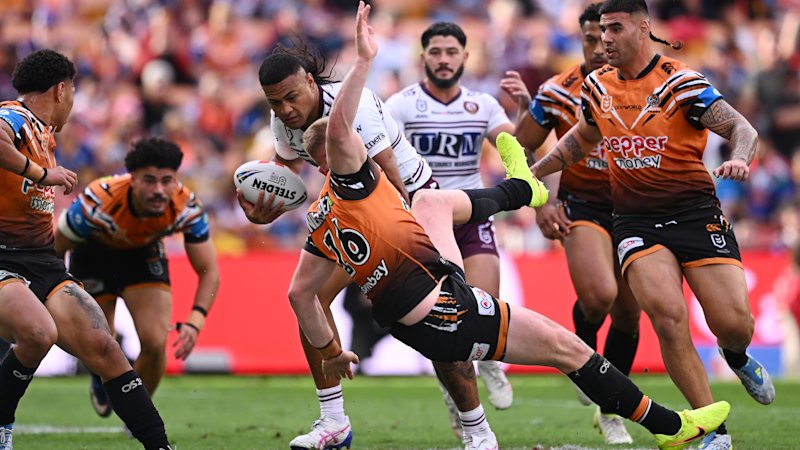 ‘Knock those teeth out’: Johns’ joke gets Olakau’atu into Origin mode