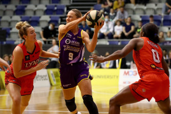 Tess Madgen of the Boomers passes against Marina Mabrey and Jackie Young.