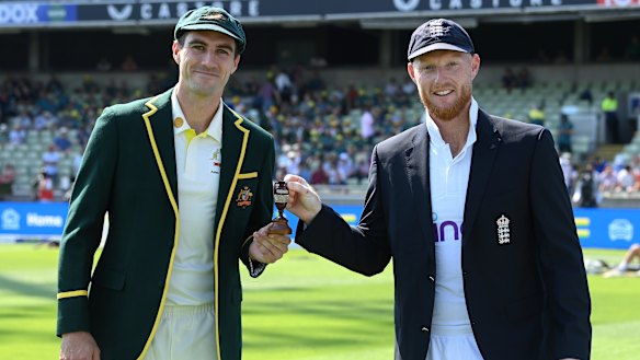 Pat Cummins and Ben Stokes with a replica of the Ashes urn.