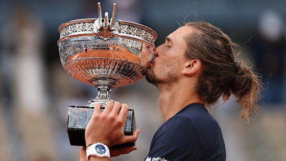 Alexander Zverev celebrates his first grand slam title at Roland-Garros.