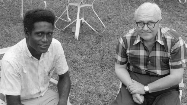Denning with PNG cadet journalist Carolus Ketsimur in Port Moresby in 1967, during his years as National Cadet Counsellor.