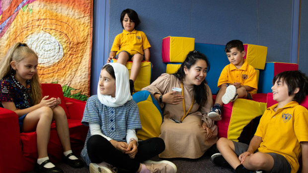 Wellbeing nurse Jenille Mina at Merrylands Public School with students in the WHIN program. 