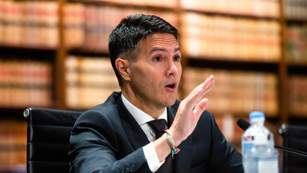 NSW Customer Service Minister Victor Dominello says the gambling industry, not government, should be in charge of developing a cashless poker machine card.