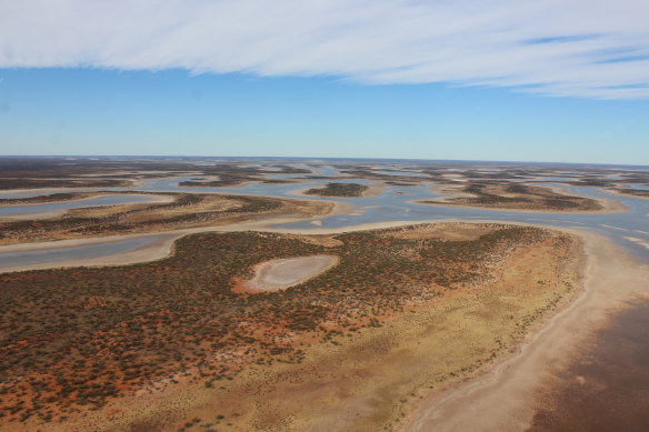 Lake Carnegie is the home of many sites sacred to Martu men.