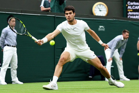 Carlos Alcaraz made a strong start to his Wimbledon title tilt.