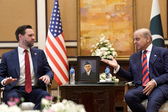 US Vice President JD Vance meets with Pakistan’s Prime Minister Shehbaz Sharif ahead of talks with Iran’s leaders.