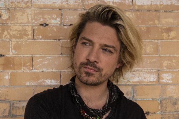 Who is Taylor Hanson and how many kids does he have?