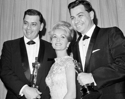 Debbie Reynolds with the Academy Awards winners for best music, Richard (right) and Robert Sherman in 1965.