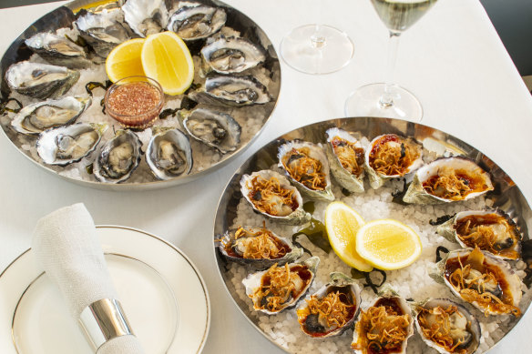 Oysters Pacific (left) and Kilpatrick (right). 