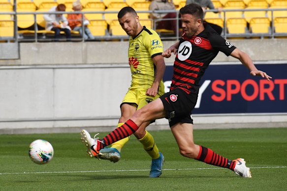 Wanderers defender Matthew Jurman attempts to block the shot of Phoenix player Jaushua Sotirio