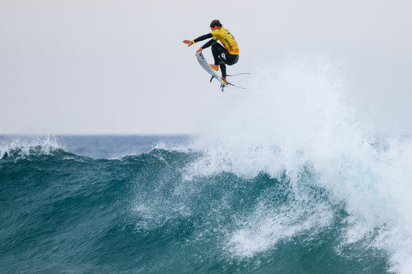 World number one Jack Robinson setting the bar rather high at Bells Beach on day one of the Ripcurl Pro.