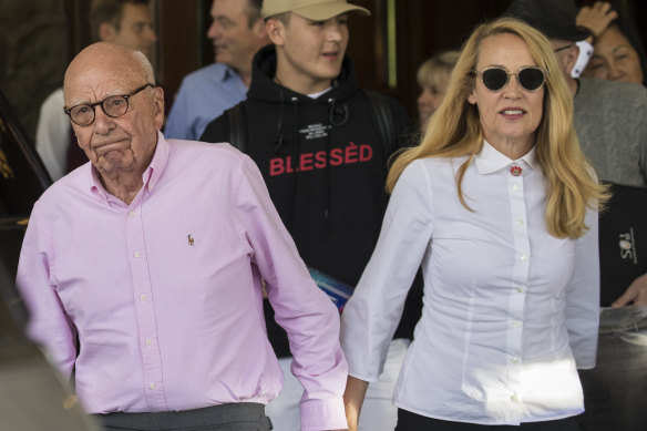 Rupert Murdoch ve Jerry Hall, altı yıllık evlilikten sonra ayrıldı ve Ağustos 2022'de boşanmalarını tamamladı.