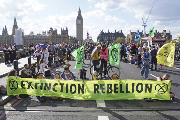 Extinction Rebellion in Britain has given up on roadblocks in a bid to garner widespread support.