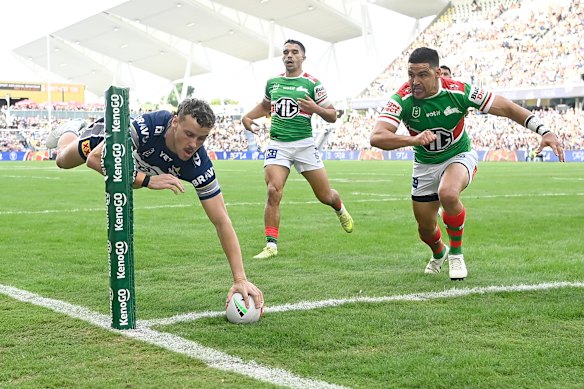 Zac Laybutt dives over in the corner to score on Sunday.