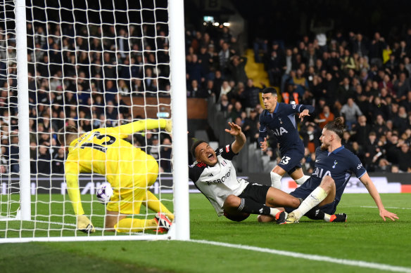 Rodrigo Muniz scores Fulham’s third goal. 