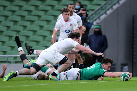 Jack Conan scores a try during Ireland’s 32-18 victory over England on Saturday.