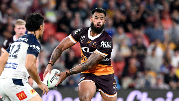 Haas credits Bennett with keeping him at Broncos