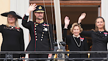 King Haakon VIII stood with his wife Queen Mette-Marit and mother, Queen Sonja, and their children Crown Princess Ingrid Alexandra and Prince Sverre Magus on the balcony of the Royal Palace in Oslo after King Harald V’s state funeral on Wednesday.