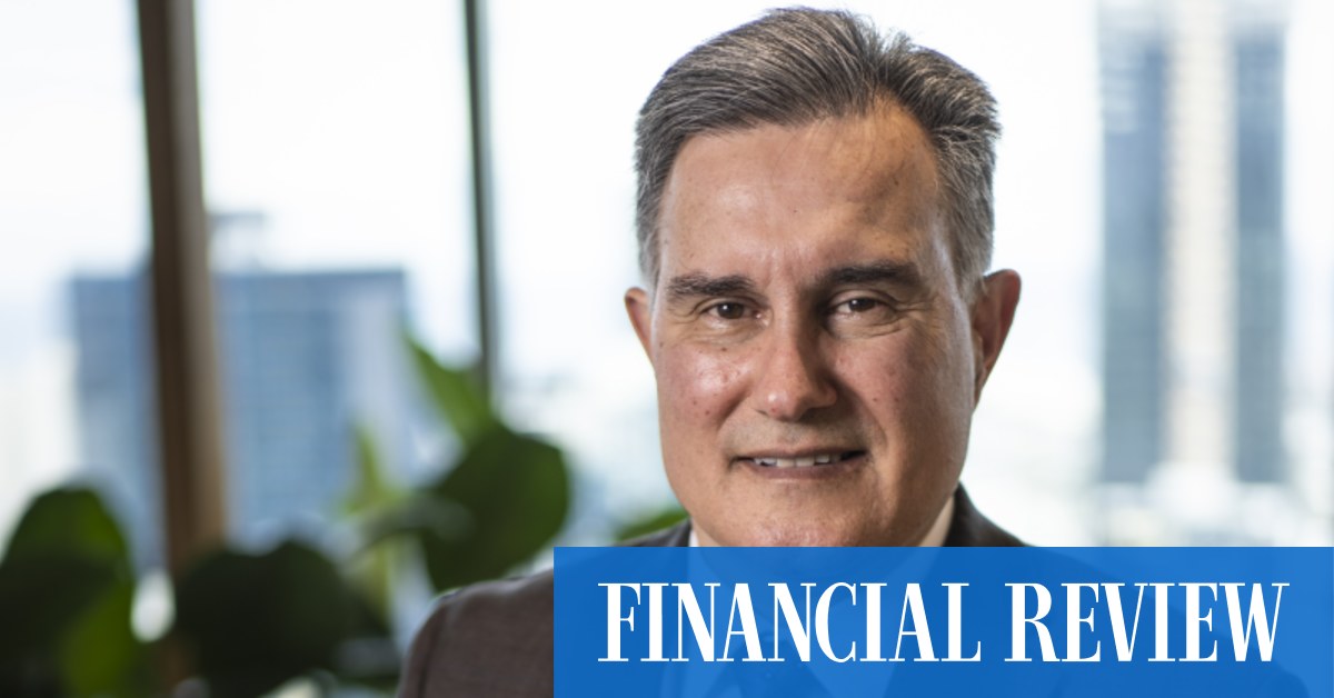 La storia di successo del CEO migrante richiede una popolazione più ampia