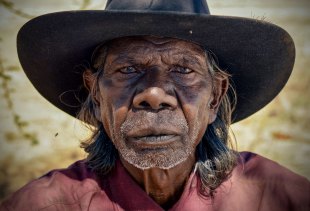 Indigenous actor David Dalaithngu on the set of Ivan Sen’s 2016 film Goldstone.